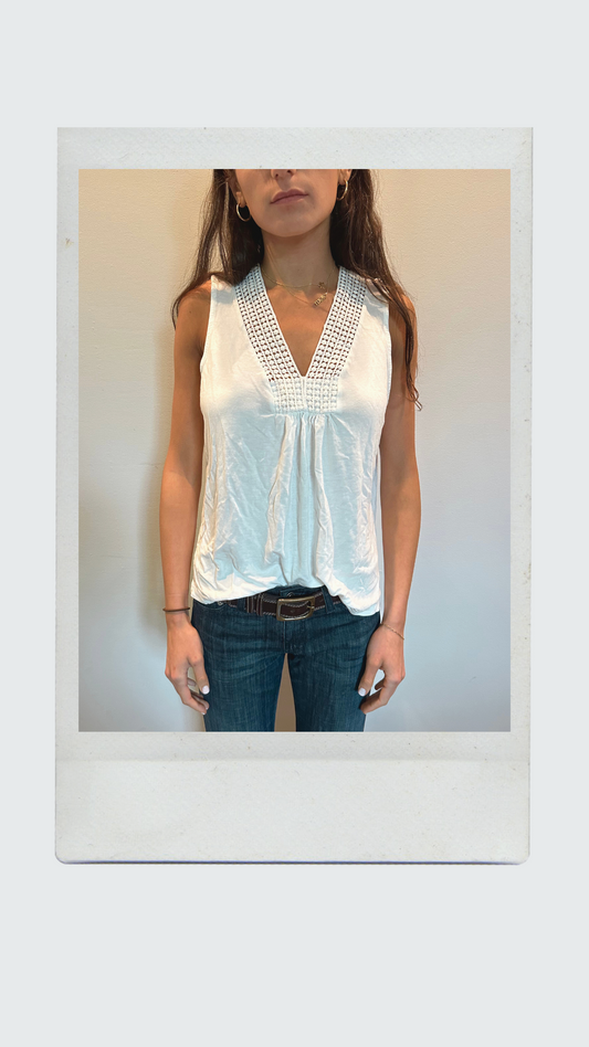 White V Neck Tank Top With Detailed Edges